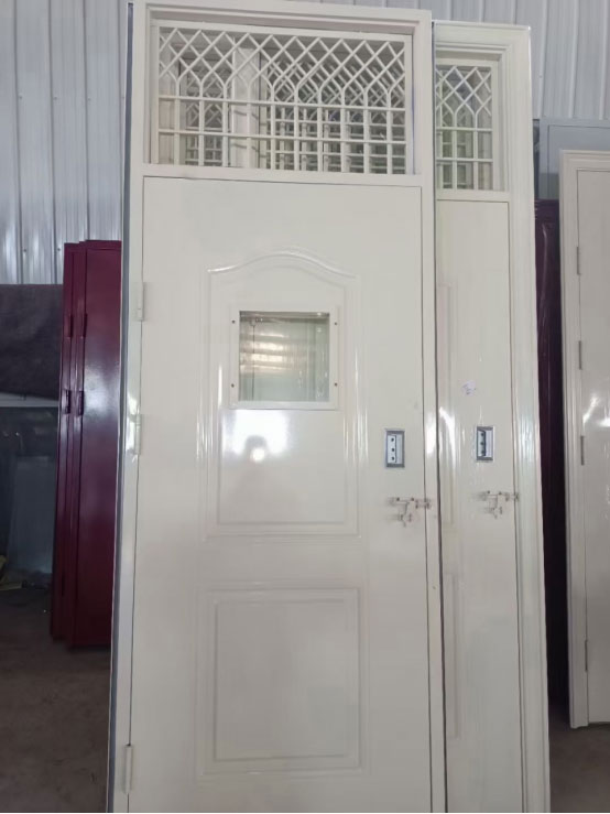 迭部学校教室门