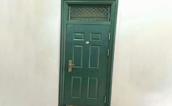 迭部学校教室门