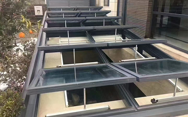 某轨道交通车辆维修车间迭部排烟窗应用