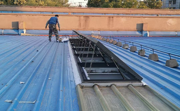 某区域性物流仓储中心迭部排烟窗系统安装项目