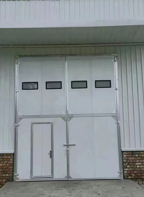 迭部工业门在设备装配车间出入口的实施记录