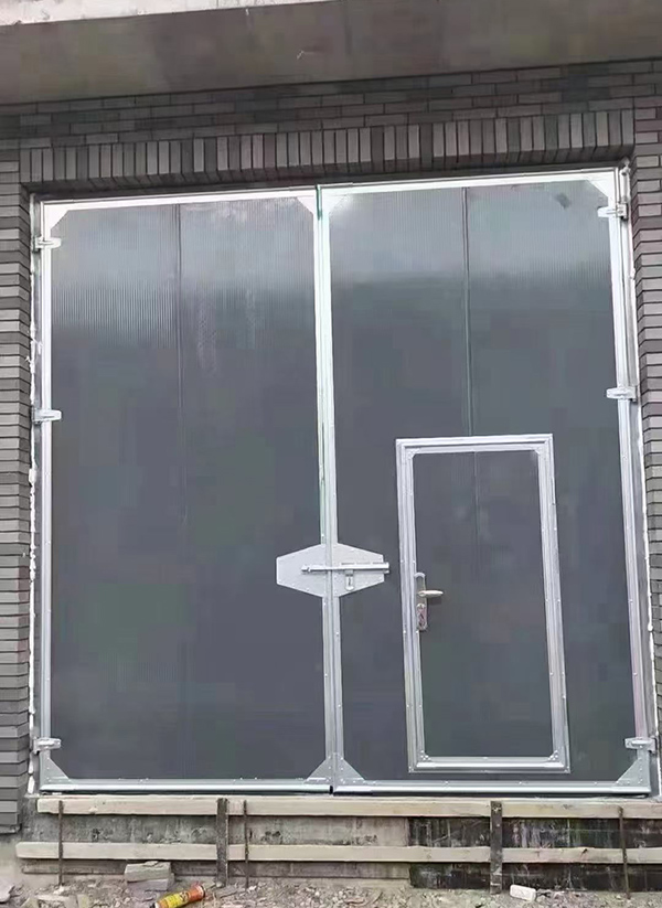 迭部工业平开门在大型设备制造车间的应用实例