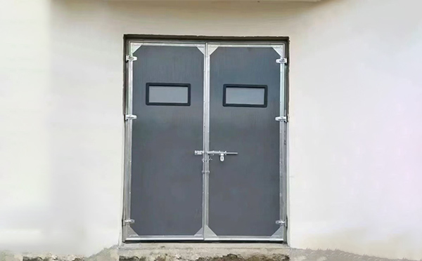 迭部工业门在高温作业区域的运行表现