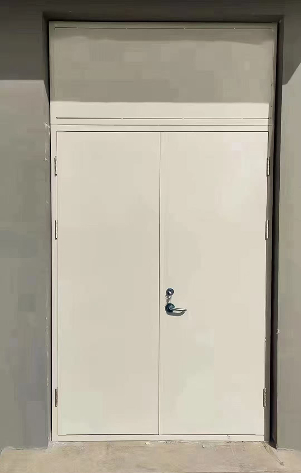 展览馆项目完成大跨度迭部防火门安装